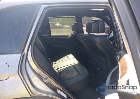 2008 BMW X5 4.8I z USA, uszkodzony, nr VIN 5UXFE83528L166921